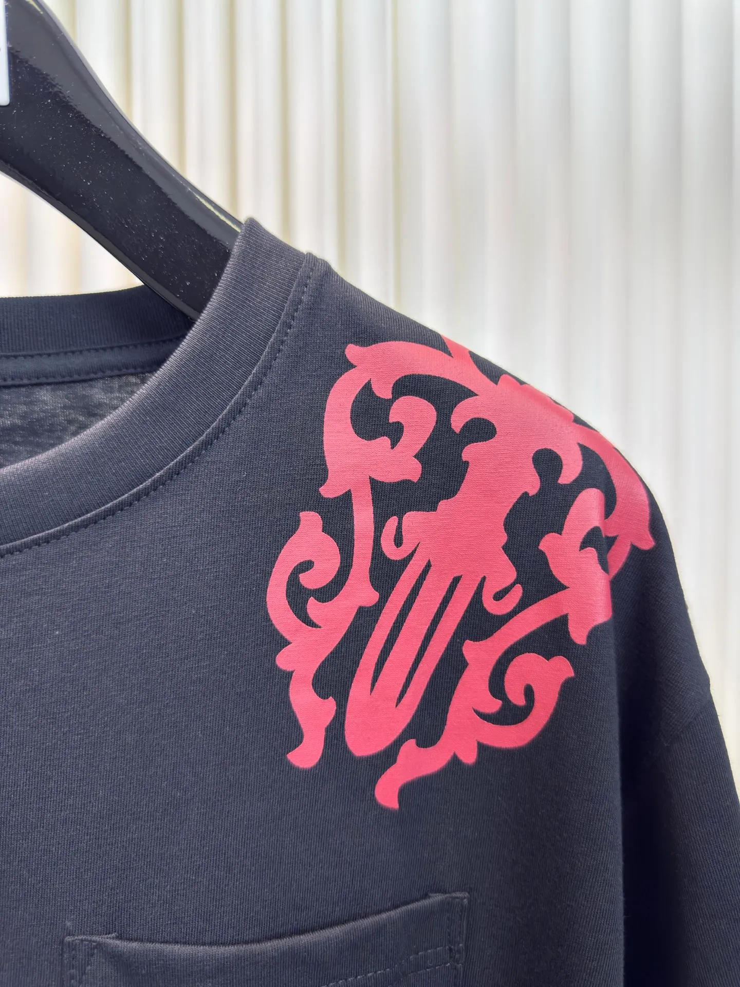 P240 Chrome Hearts/Vine Sword Phantom Cross Short Sleeves Authentic Open Edition - Physical Counter - Top Luxury Quality 🆚 Instant sale of all editions on the market Fabric is made of 26 weave 200g cotton material Printing is done with hand glue printing Customized accessories Size S M L